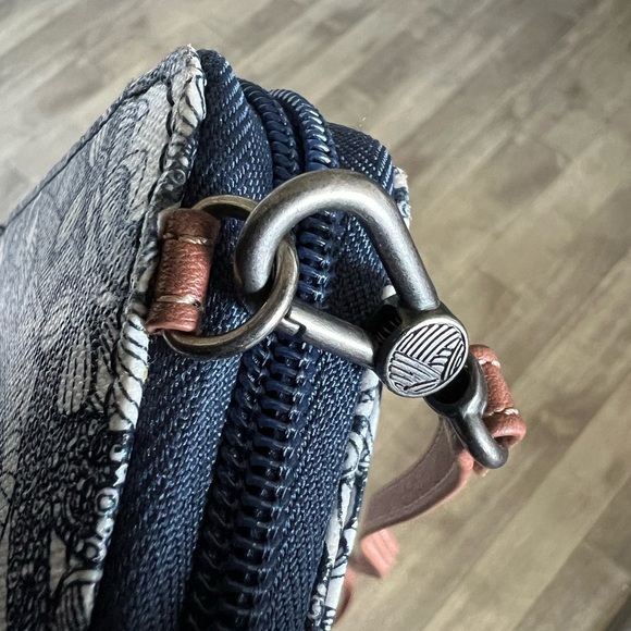 Sakroots Wallet - Picture 6 of 7